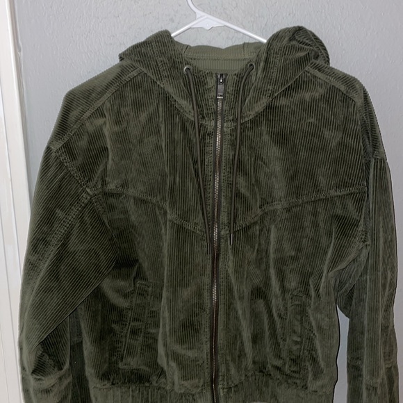 American Eagle olive green corduroy bomber jacket- size small (fit is baggier) - Picture 6 of 6